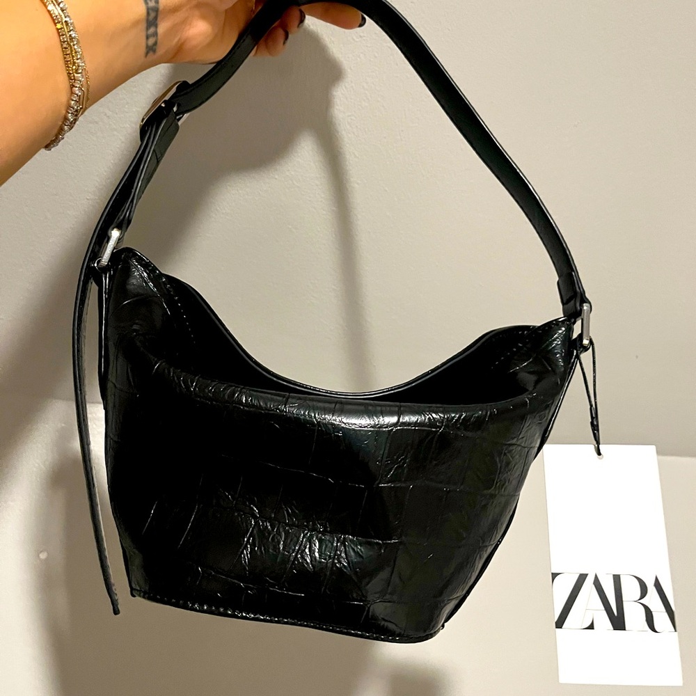 Zara Oval black shoulder bag with adjustable strap (BRAND NEW)